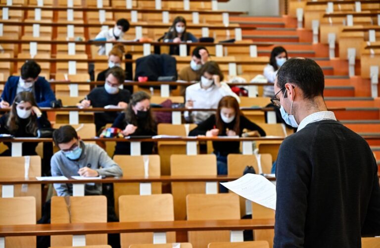 Φοιτητές που καθυστερούν να τελειώσουν τις σπουδές τους-Τμήματα με προβλήματα