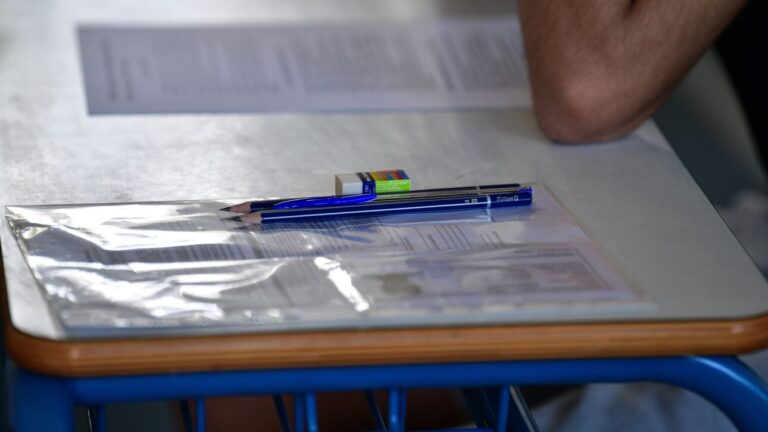 Πανελλαδικές 2023: Μαθήτρια λιποθύμησε όσο έγραφε εξετάσεις – Ο ρόλος του άγχους