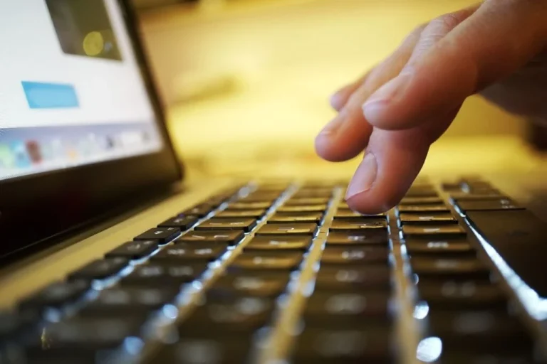 Ανακοινώσεις για τον εθισμό ανηλίκων στα social media – «Κλειδί» το Kids Wallet