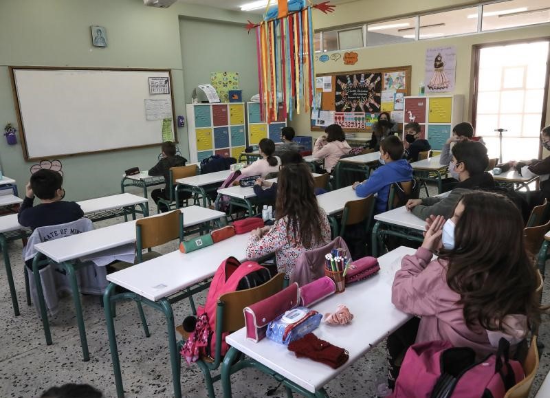 Όταν οι μαθητές ρωτάνε που θα χρειαστούν, ο Καβάφης, η ναυμαχία του Ναυαρίνου ή το πυθαγόρειο θεώρημα