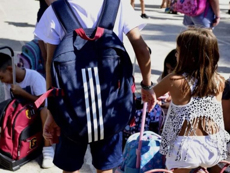 Νέα δεδομένα για τις ώρες αποχώρησης μαθητών σε Δημοτικά και Νηπιαγωγεία – Τι ισχύει από το σχολικό έτος 2025-2026