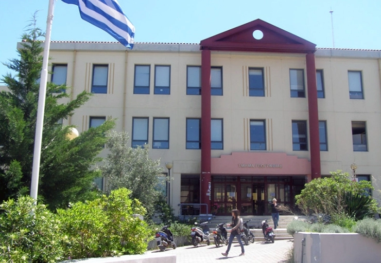 Το Εργαστήριο «Γλωσσολογίας» μετονομάζεται σε Εργαστήριο «Γλωσσολογίας, Λαογραφίας και Λογοτεχνίας»