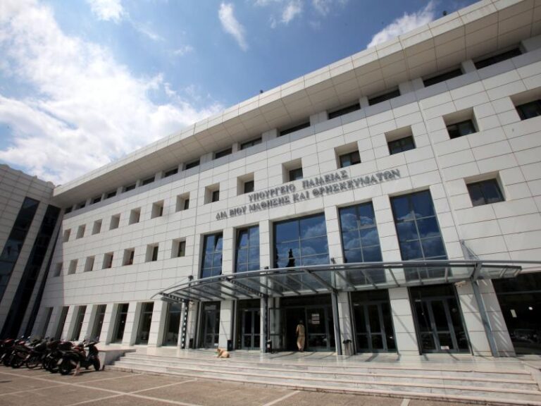 Παρατείνεται έως 3 Νοεμβρίου η προθεσμία για προτάσεις διδακτικών βιβλίων Β’ και Γ’ Λυκείου