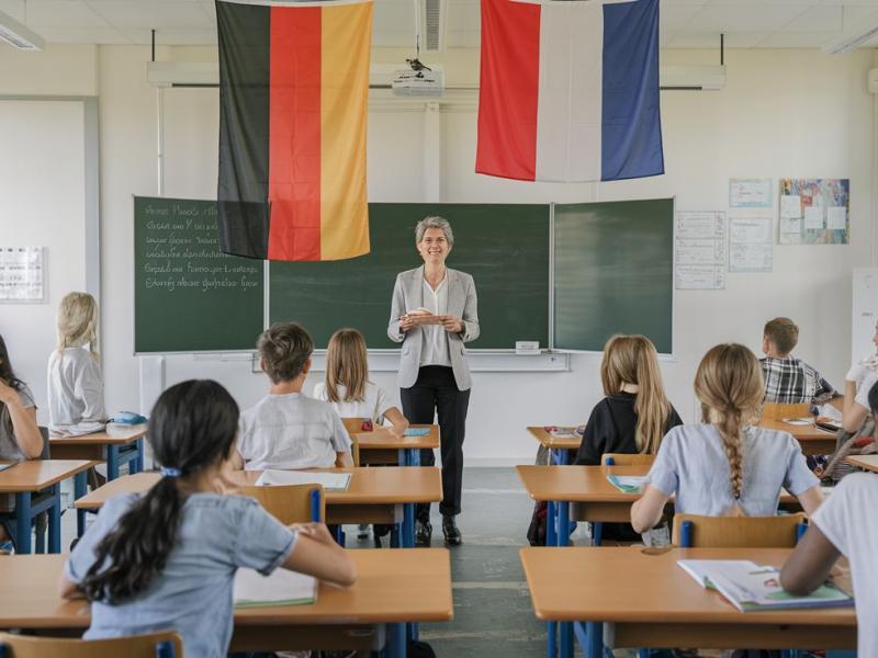 Ζητούνται καθηγητές Γαλλικών και Γερμανικών για εξ αποστάσεως εργασία