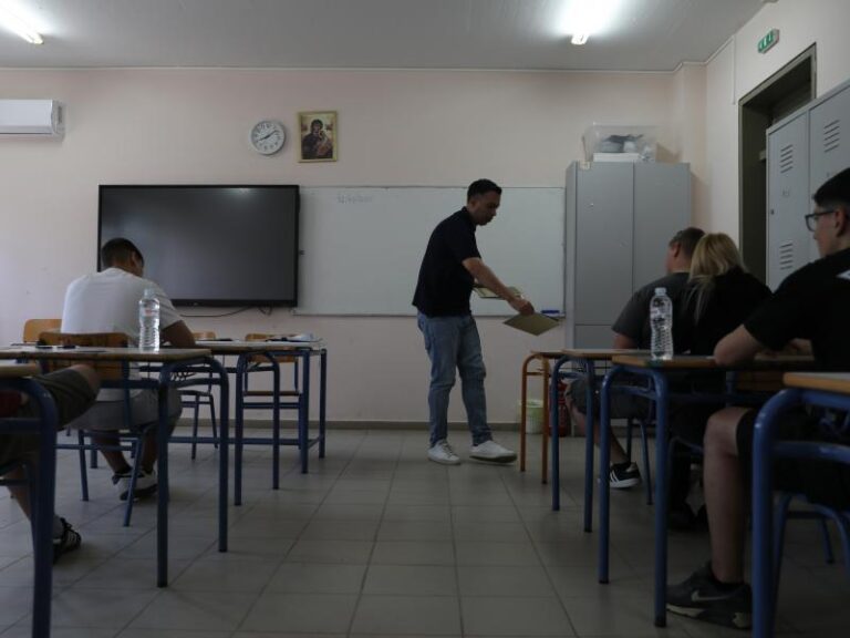 Πανελλήνιες 2025: Πώς μπορούν να δουν οι μαθητές τα γραπτά των εξετάσεων