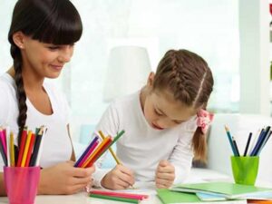 Όρια, ελευθερία και διάλογος: Ποιο στυλ ανατροφής βοηθά πραγματικά τα παιδιά;