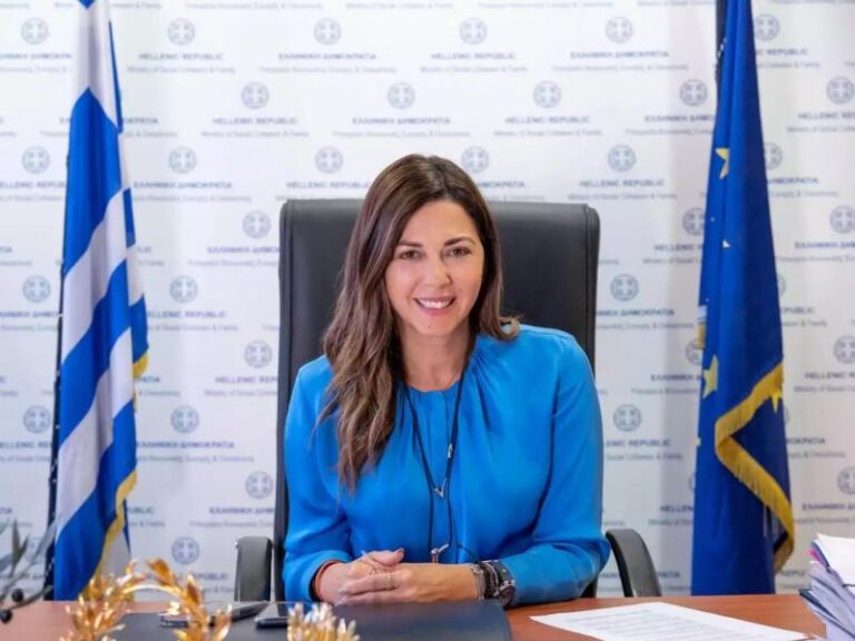 Ζαχαράκη στη Βουλή: Τι αλλάζει στον αριθμό μαθητών ανά τμήμα σε Νηπιαγωγεία και Δημοτικά