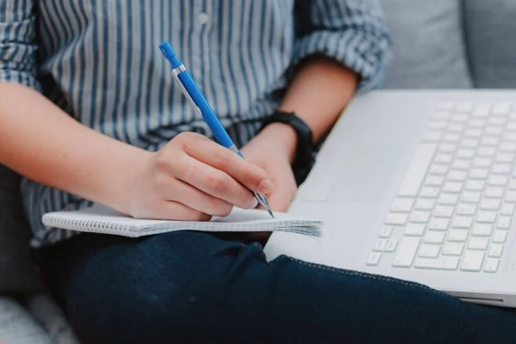 Αντίστροφη μέτρηση για τις Πανελλαδικές Εξετάσεις: Πότε ξεκινούν, τι πρέπει να προσέξουν οι υποψήφιοι