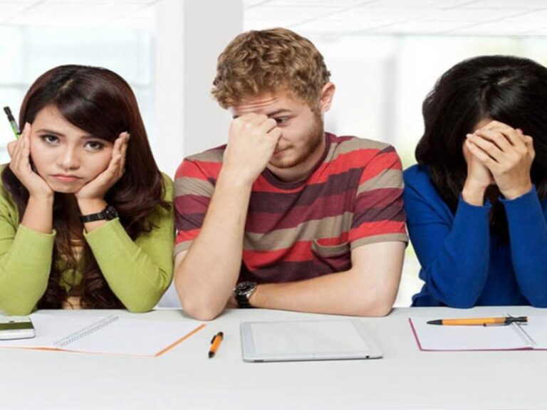 Πανελλαδικές – Οι παραδοξότητες του μηχανογραφικού: Η χαρτογράφηση του παράλογου χωρίς Πυξίδα