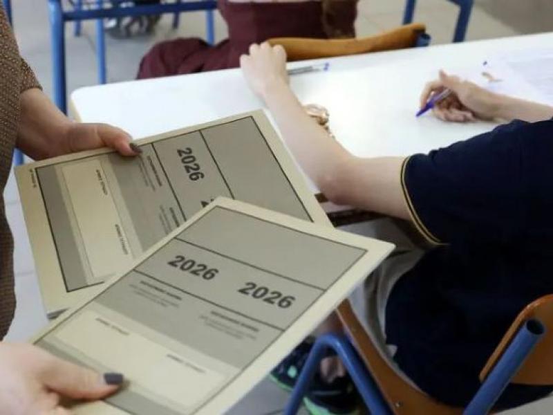 Βάσεις 2026: Βιολογία και Χημεία περιορίζουν τους αριστούχους στις σχολές Υγείας