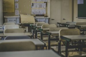 «Πρώτα μαθαίνεις να ακολουθείς κανόνες»: Η μέθοδος της πιο αυστηρής διευθύντριας σχολείου στη Βρετανία